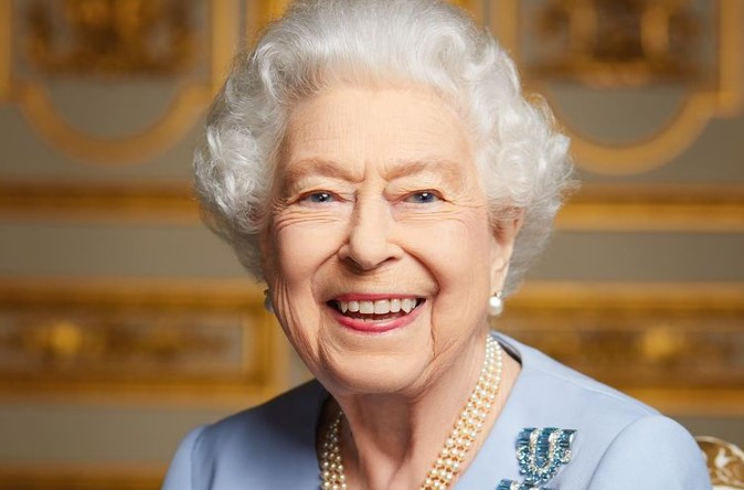 Isabel II ya no es llamada su majestad la reina, ¿por?